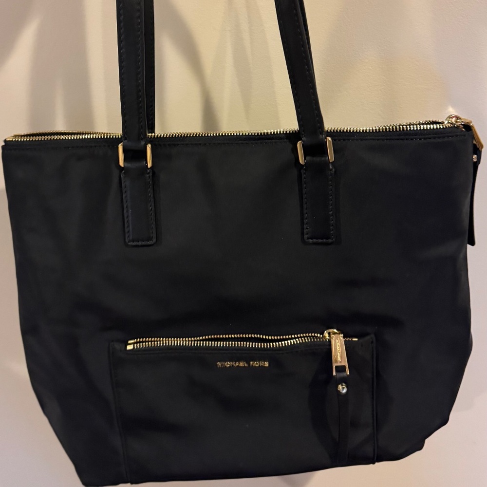 Michael kora tote